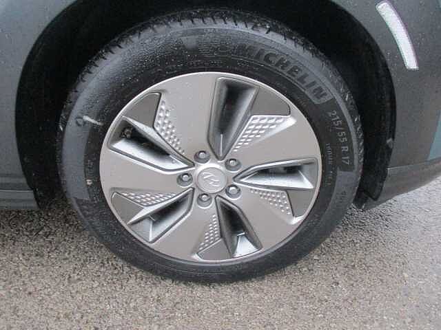 Hyundai KONA 39kWh SE Auto 5dr (10.5kW Charger)